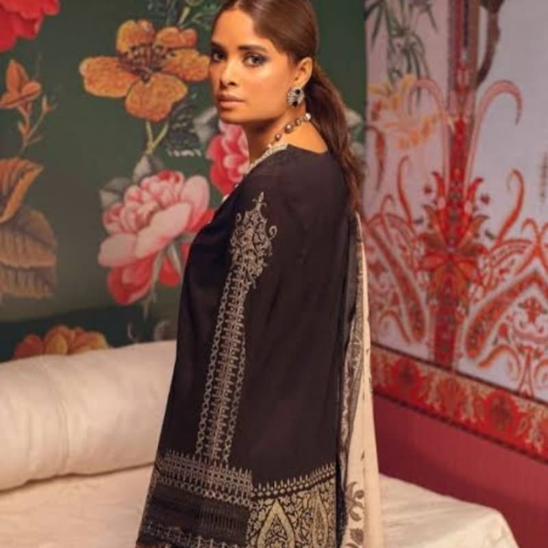MAHAY Printed Lawn By SANA SAFINAZ
